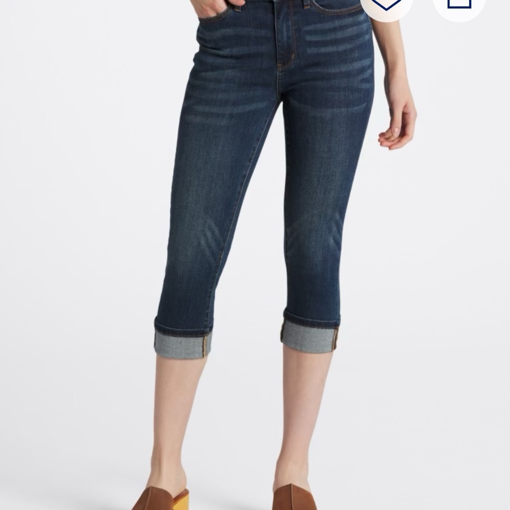 Judy Blue Peter Mid-Rise Distressed Capri Jean Size 10 Never Worn